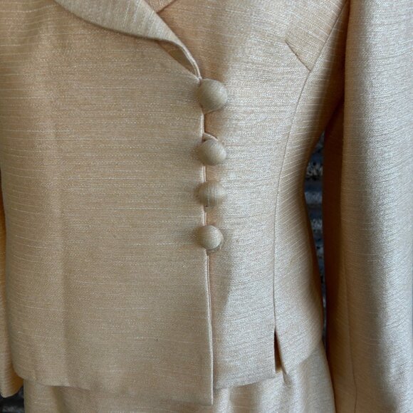 Kasper Cantaloupe Apricot Light Pumpkin Asymmetrical Buttons Skirt Suit Size 8P - Picture 7 of 11